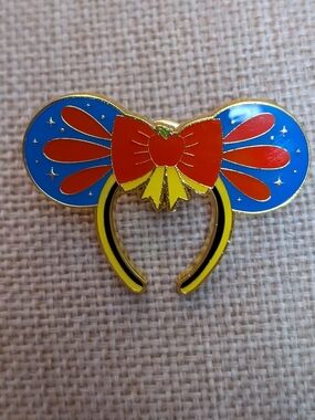 Loungefly Disney pin Minnie Mouse Ears Snow White